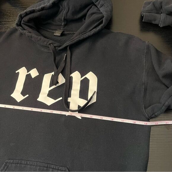✨ Gildan Black Reputation Red Taylor Swift Hoodie Small - Picture 9 of 10